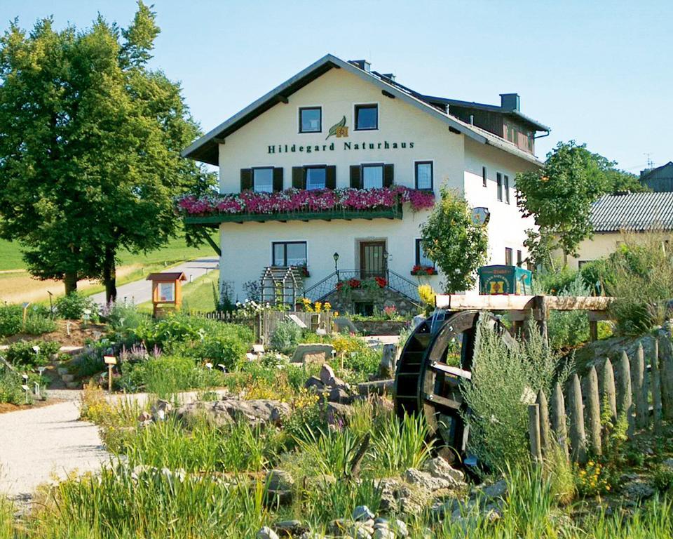 Hildegard Naturhaus Kirchberg bei Mattighofen Exterior foto