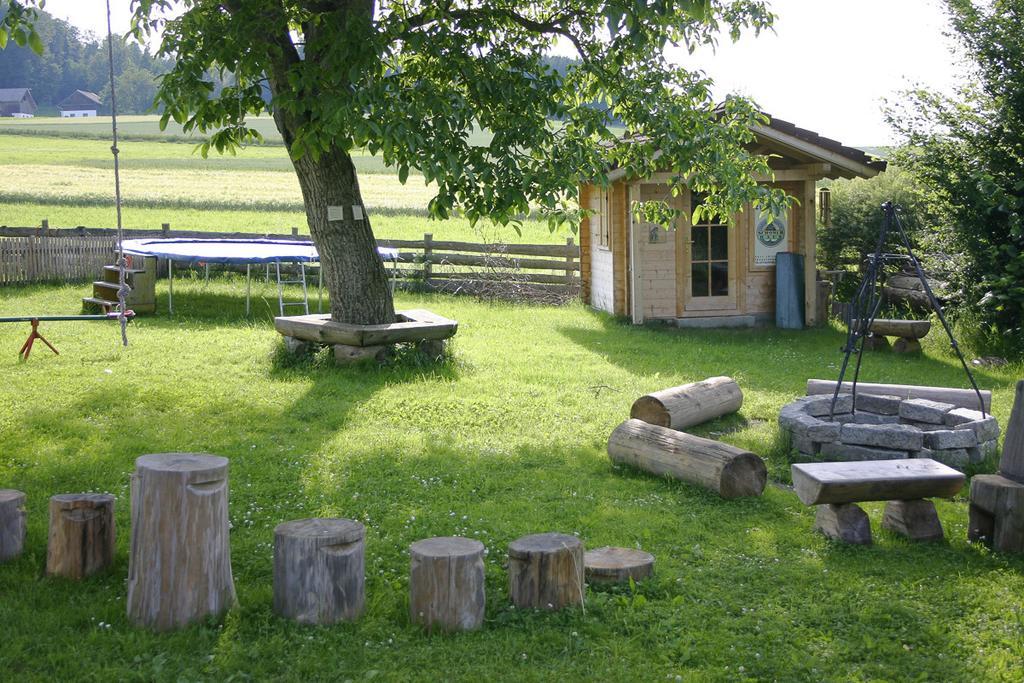 Hildegard Naturhaus Kirchberg bei Mattighofen Exterior foto